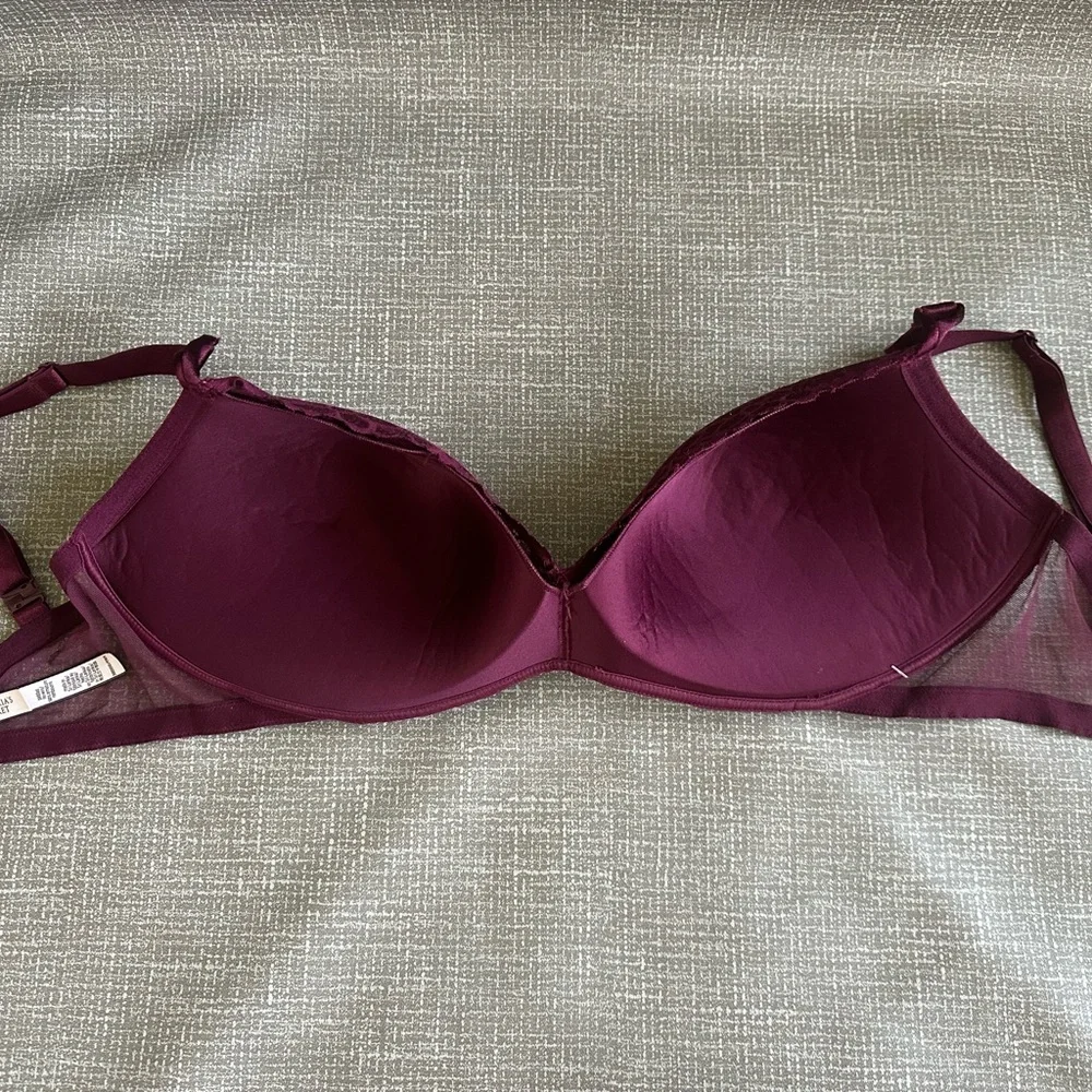 Victoria’s Secret Burgundy‎ Lace Padded no wire Bra size 38DDD